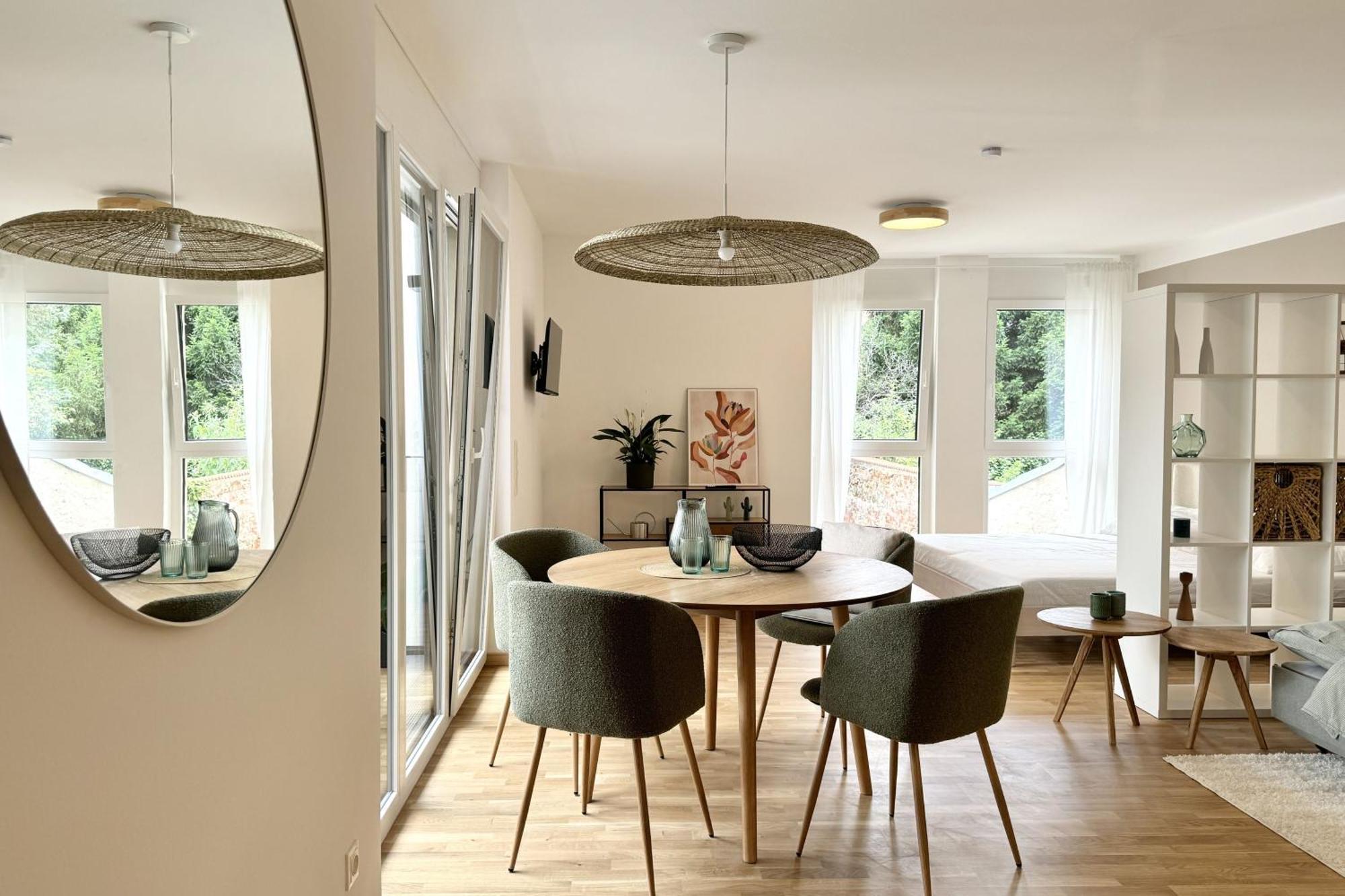 Modernes Studio Beim Domplatz วีเนอร์นอยชตัดท์ ภายนอก รูปภาพ